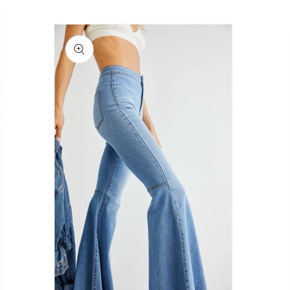 Free People Float on Flares …..Flared Blue Jeans.NWOT - Picture 2 of 13